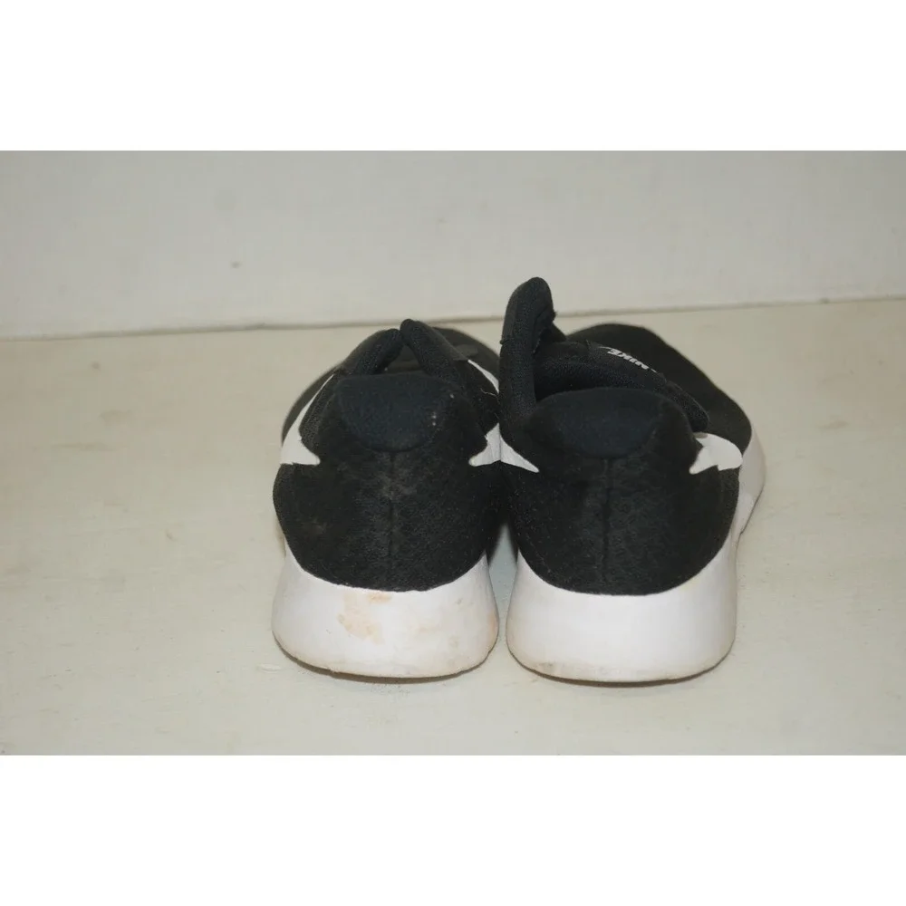 Nike Tanjun Womens Size 7.5 Running Shoes Black White Athletic Training Sneakers